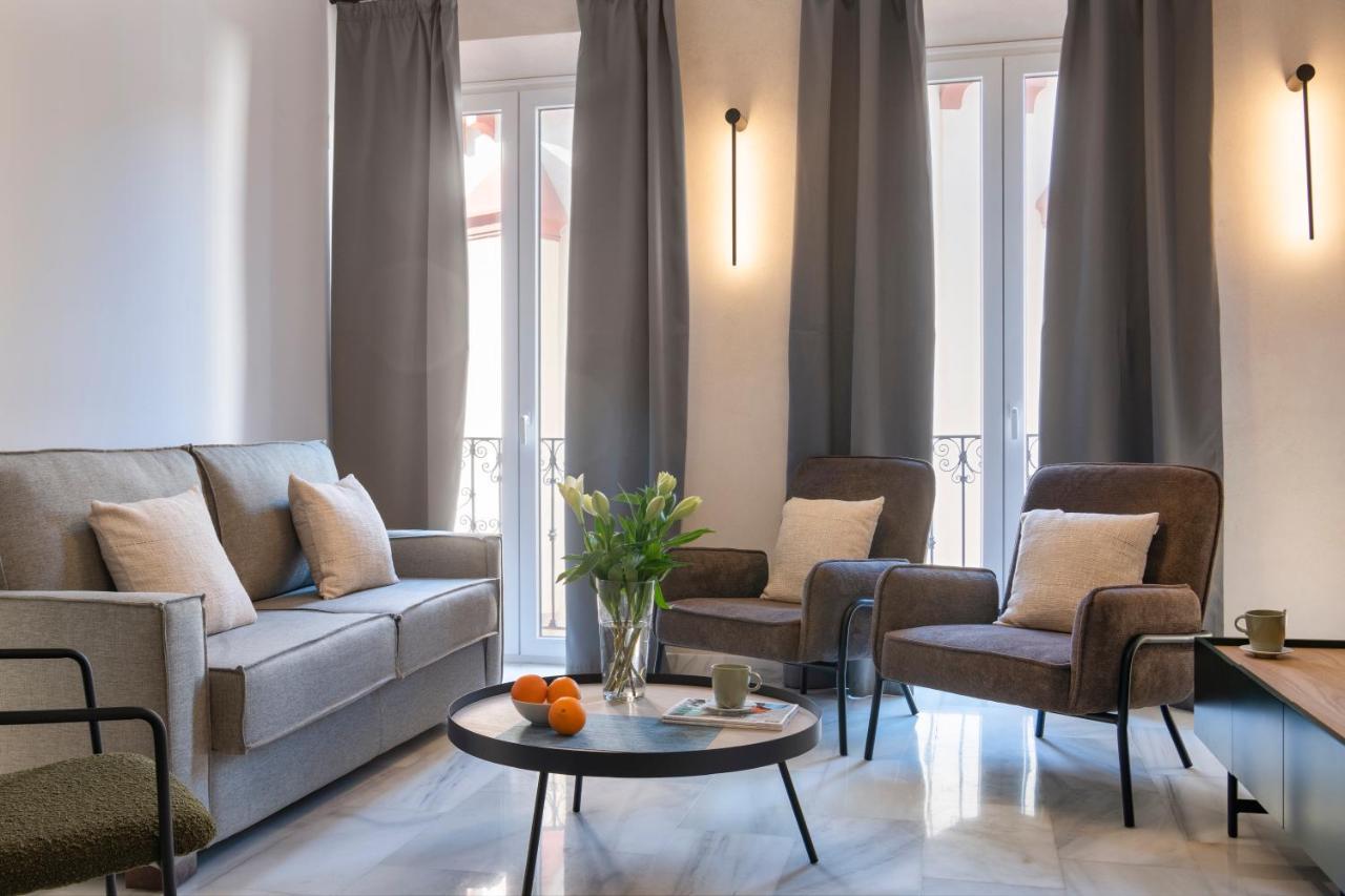 Magno Apartments San Gil - Shared Jacuzzi 세비야 외부 사진