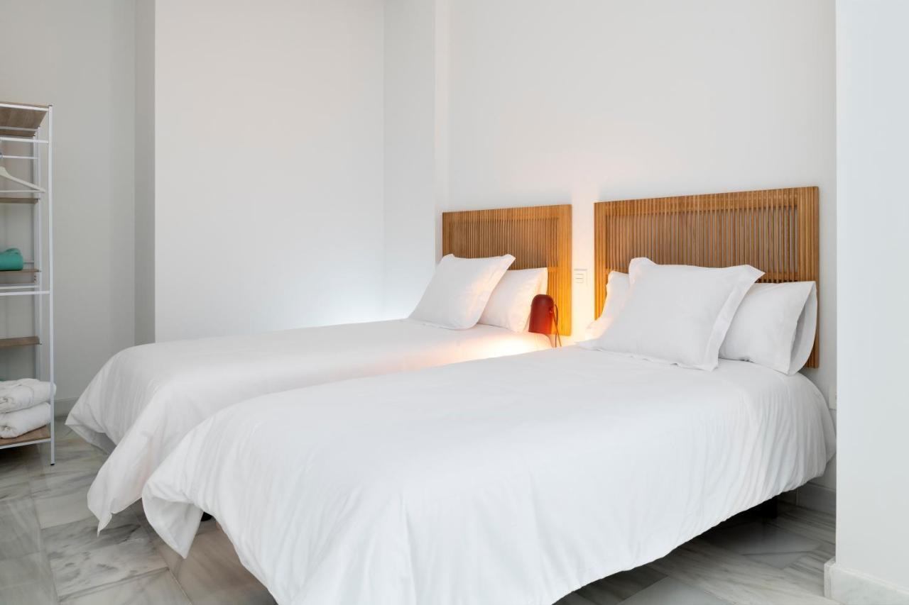 Magno Apartments San Gil - Shared Jacuzzi 세비야 외부 사진