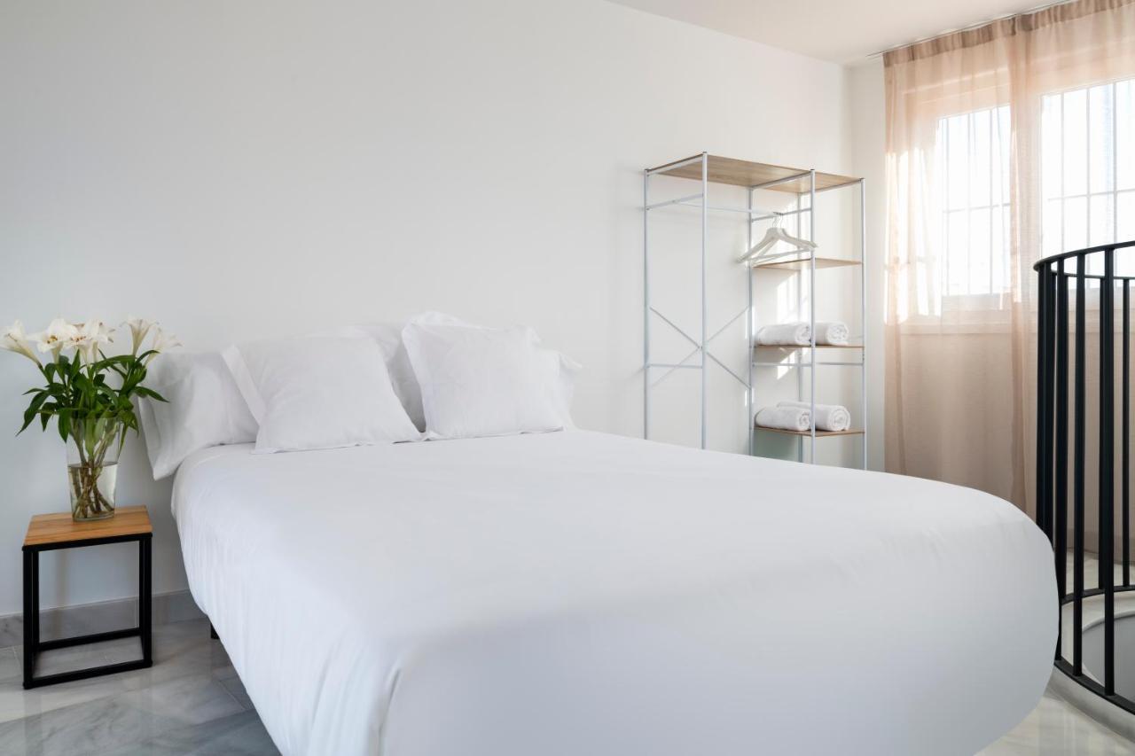 Magno Apartments San Gil - Shared Jacuzzi 세비야 외부 사진