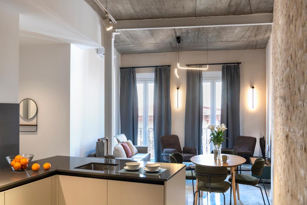 Magno Apartments San Gil - Shared Jacuzzi 세비야 외부 사진