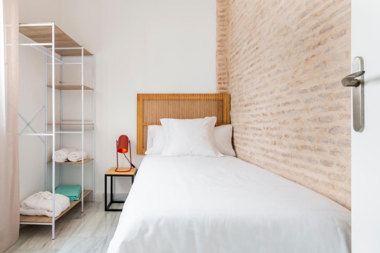 Magno Apartments San Gil - Shared Jacuzzi 세비야 외부 사진