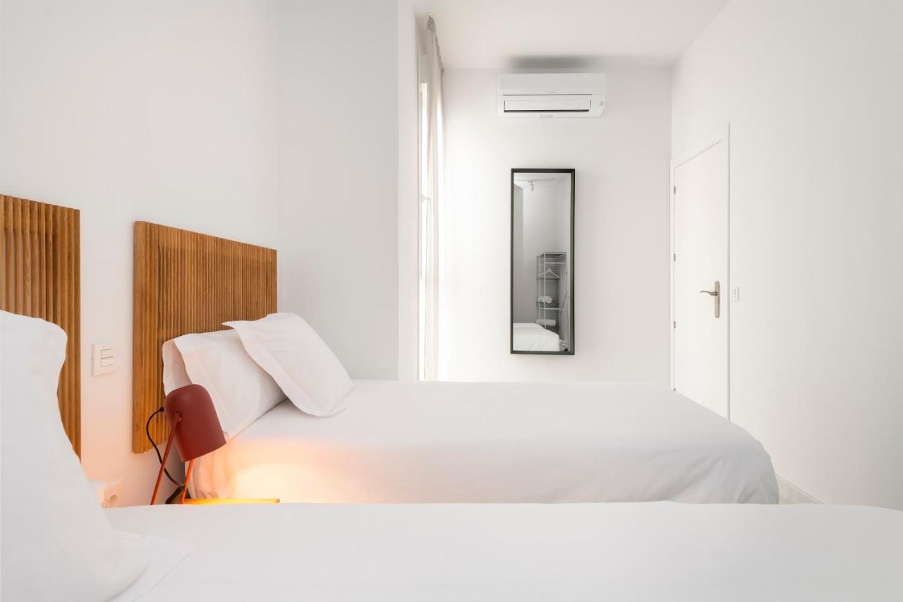 Magno Apartments San Gil - Shared Jacuzzi 세비야 외부 사진