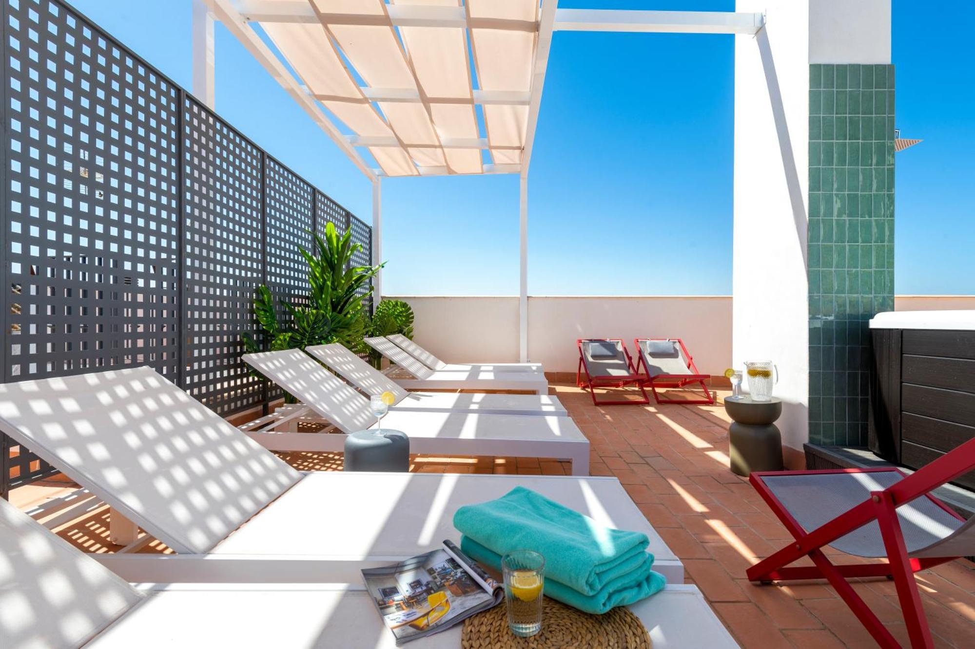 Magno Apartments San Gil - Shared Jacuzzi 세비야 외부 사진